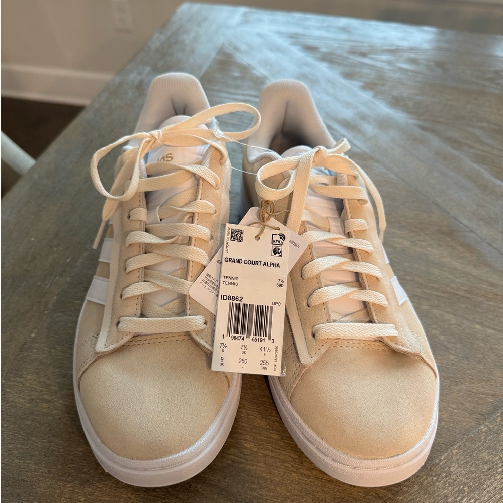 Adidas Grand Court Alpha Cloudfoam Comfort, Women’s Size 9 in wonder white.